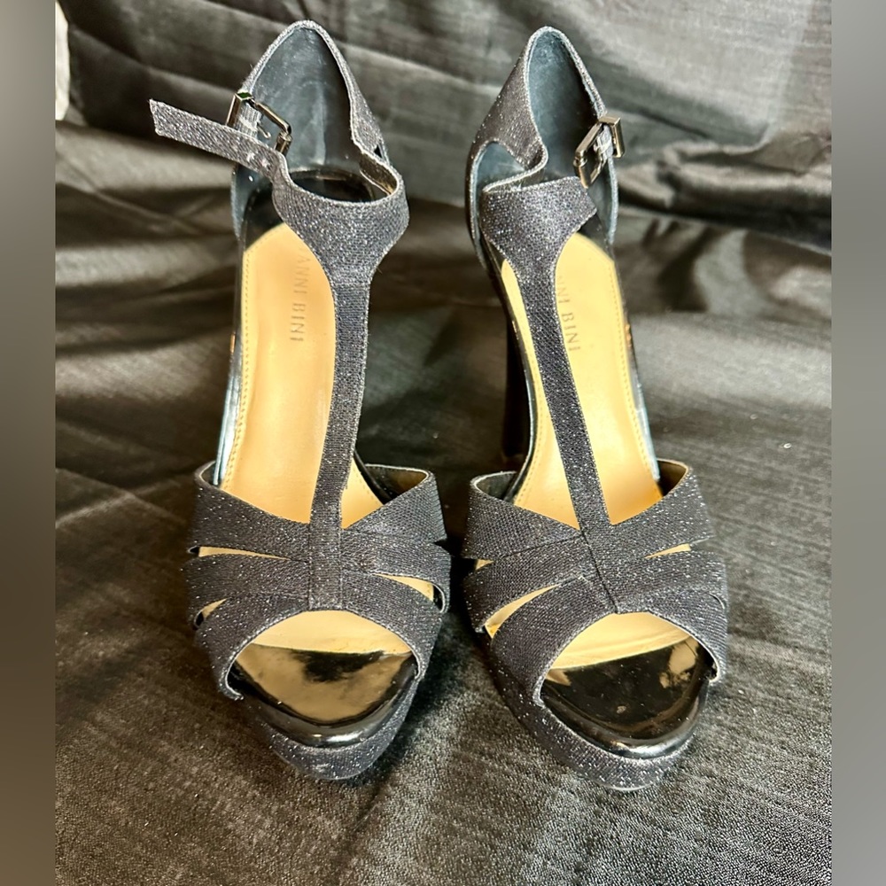 Gianni Bini size 10 sparkle black with black patten-leather high heel